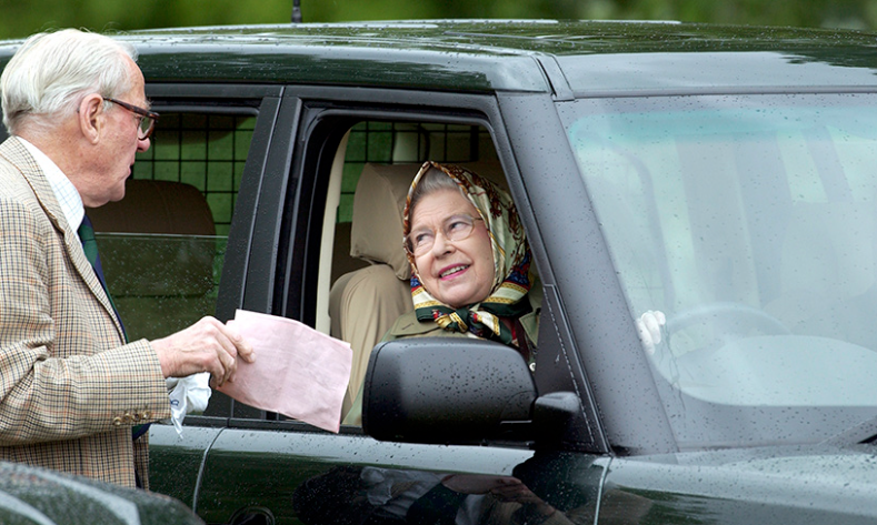 Does the queen have a private number plate